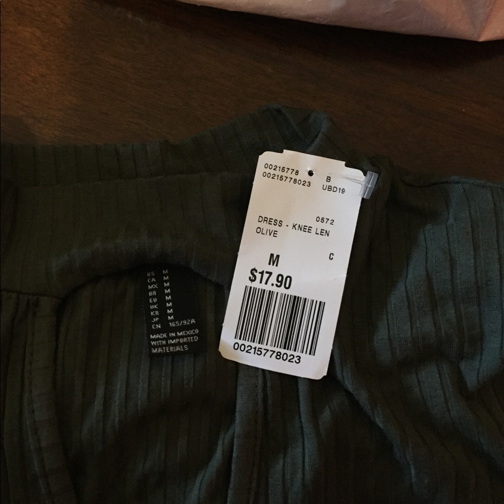 NWT olive green cutout dress - Picture 4 of 6